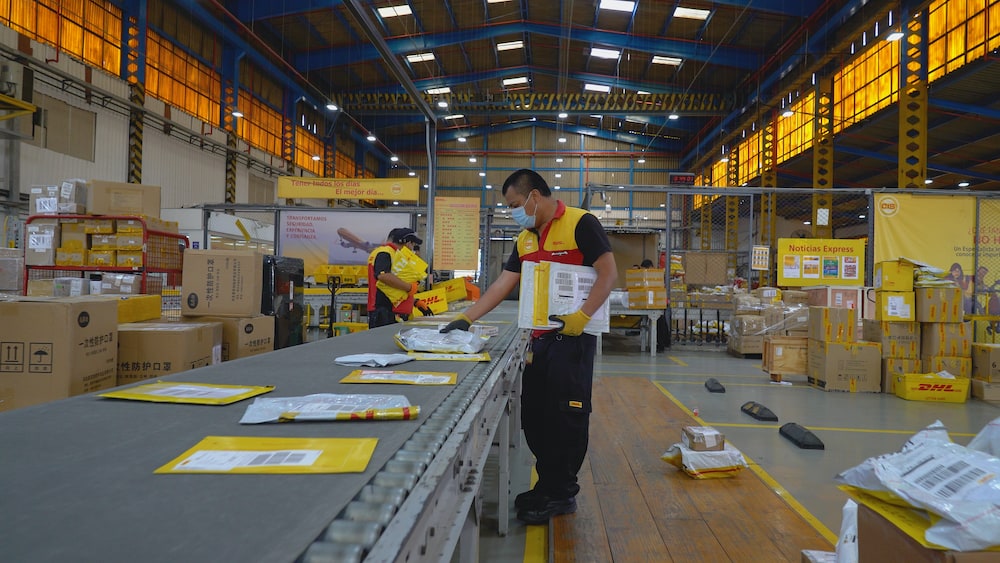DHL Latam eShop reúne a más de 100 tiendas online de Estados Unidos
