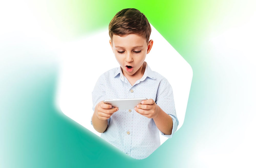 Padres latinoamericanos interesados por la vida digital de sus hijos