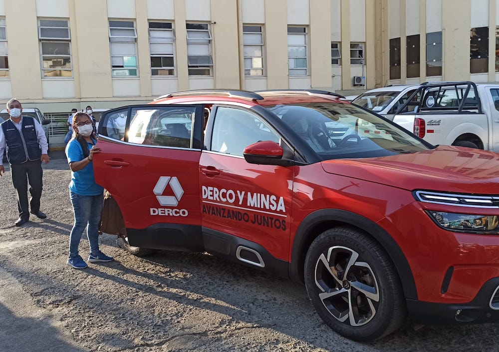 Derco apoya en el transporte del personal de salud