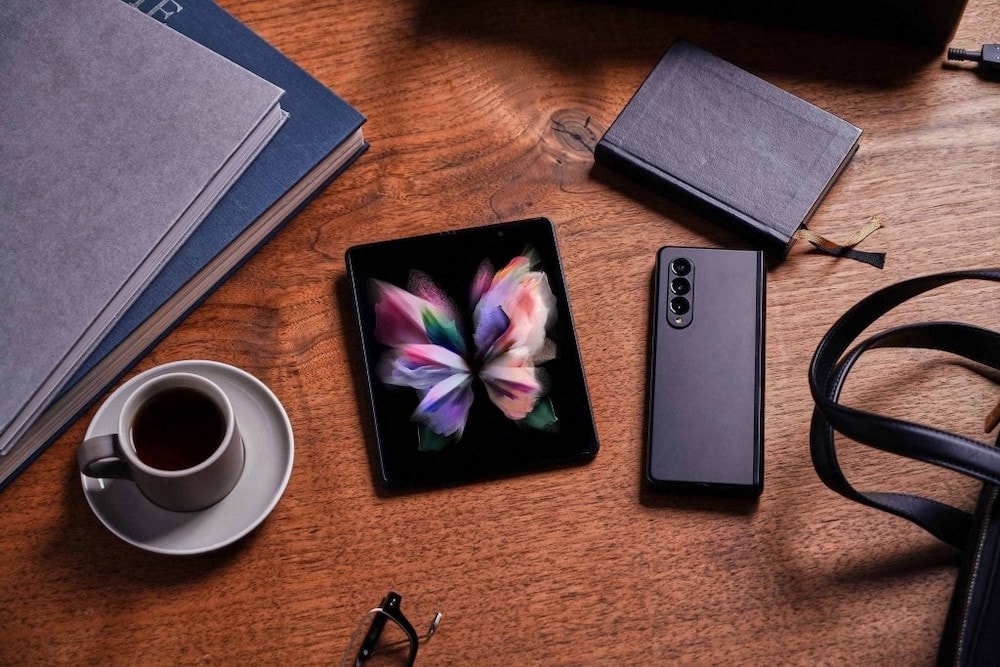 Galaxy Z Fold3 5G: Smartphone plegable y con c&aacute;mara bajo la pantalla