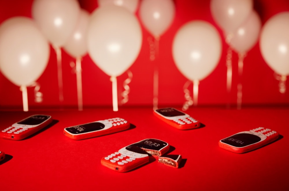 HMD Global celebra su quinto aniversario con un pastel del Nokia 3310