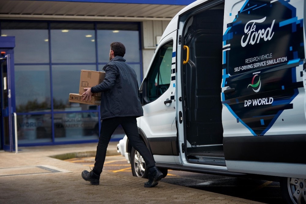 Ford y DP World usan vehículos autónomos en el traslado de paquetería