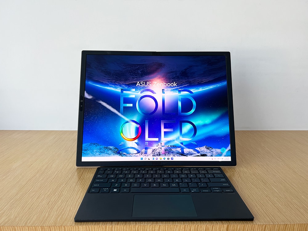 La laptop plegable Zenbook 17 Fold OLED de ASUS