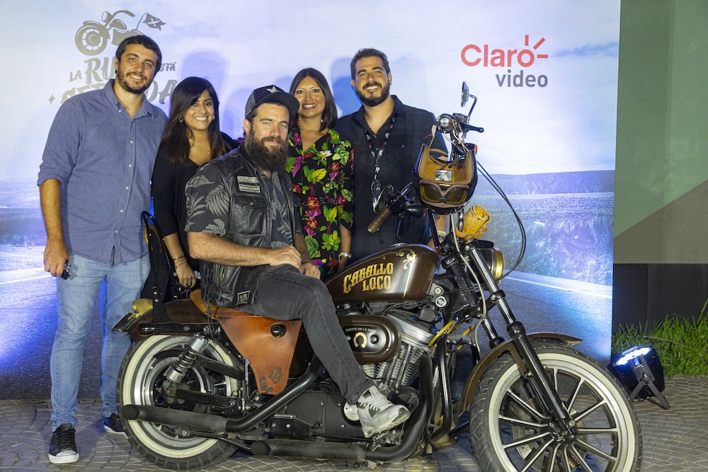 Claro video presenta el pre-estreno de &ldquo;La Ruta est&aacute; servida&rdquo;