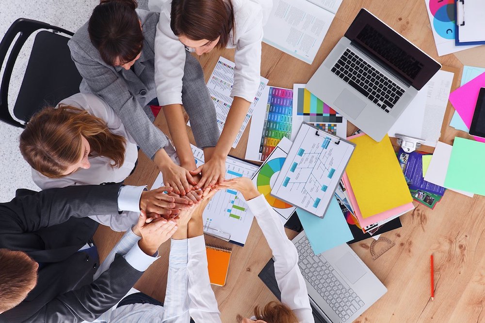 Crehana integra nuevas soluciones de gestión de talento humano