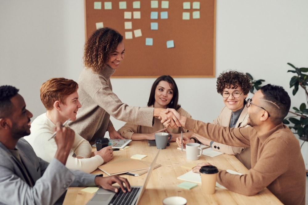 Resiliencia empresarial con plataformas inteligentes y capacitación