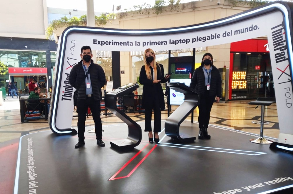 Lenovo inauguró zona de experiencia en el Jockey Plaza