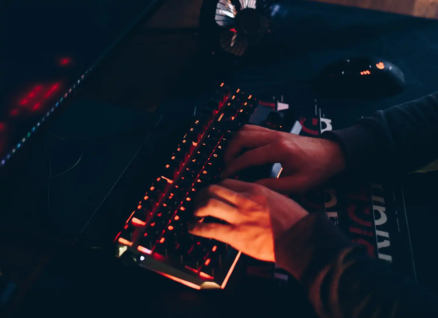 Hackean redes sociales de Disneyland