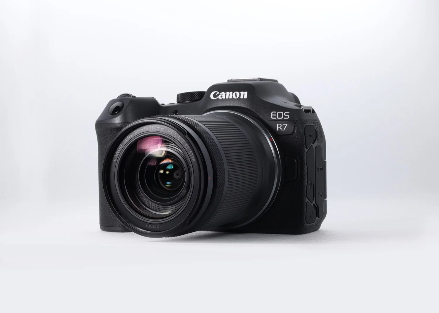 Canon Perú lanzó sus nuevas cámaras R7 y R10