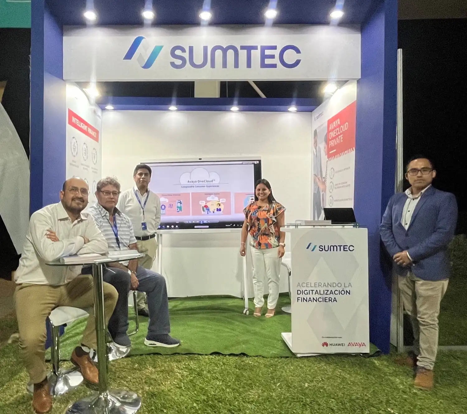 Soluciones de Sumtec modernizan la banca y microfinanzas