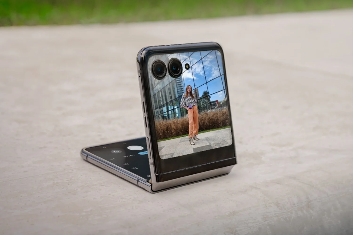 Caracter&iacute;sticas del nuevo motorola razr 40 ultra