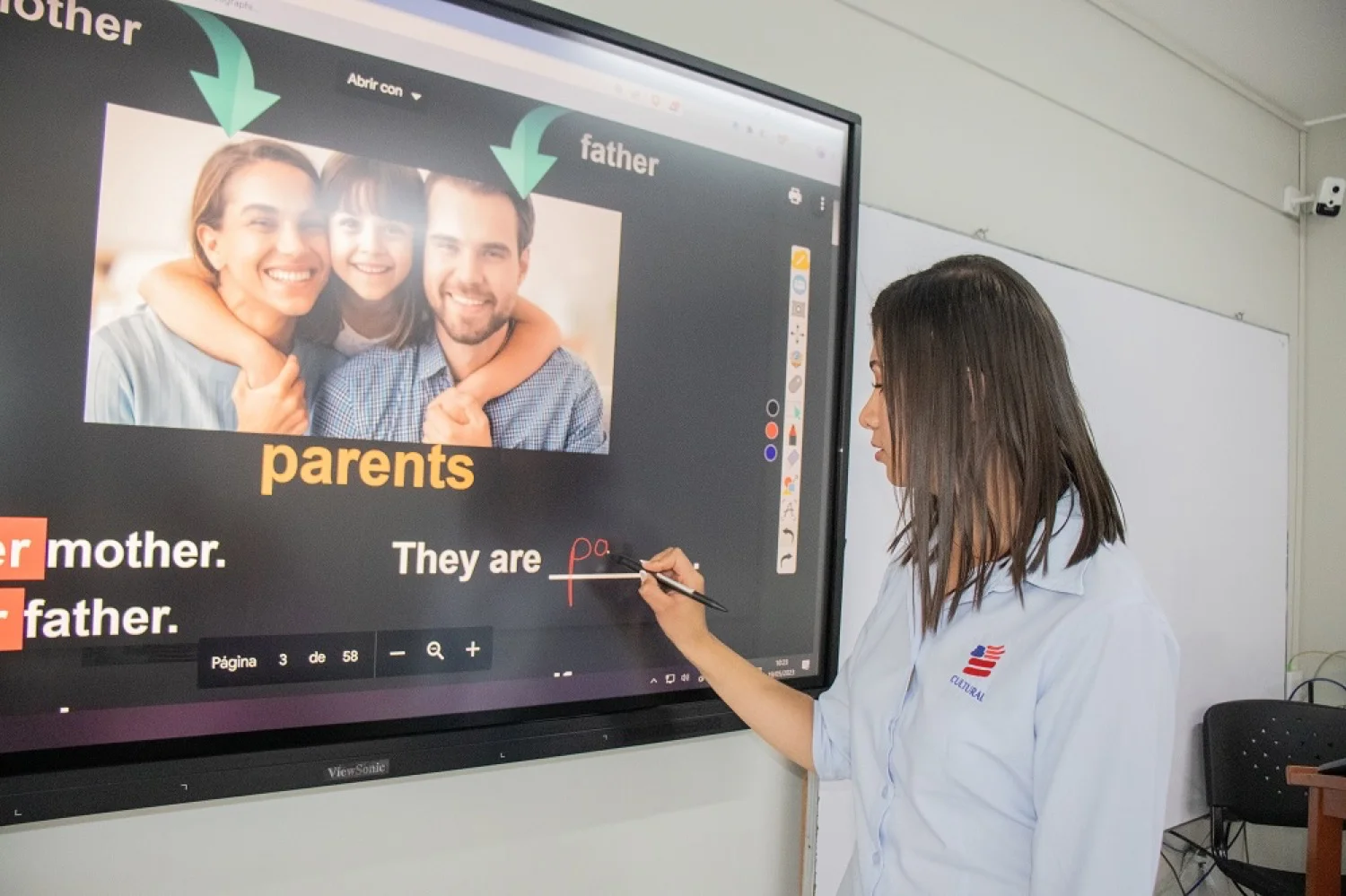 Pantallas interactivas de alta calidad en la educación peruana