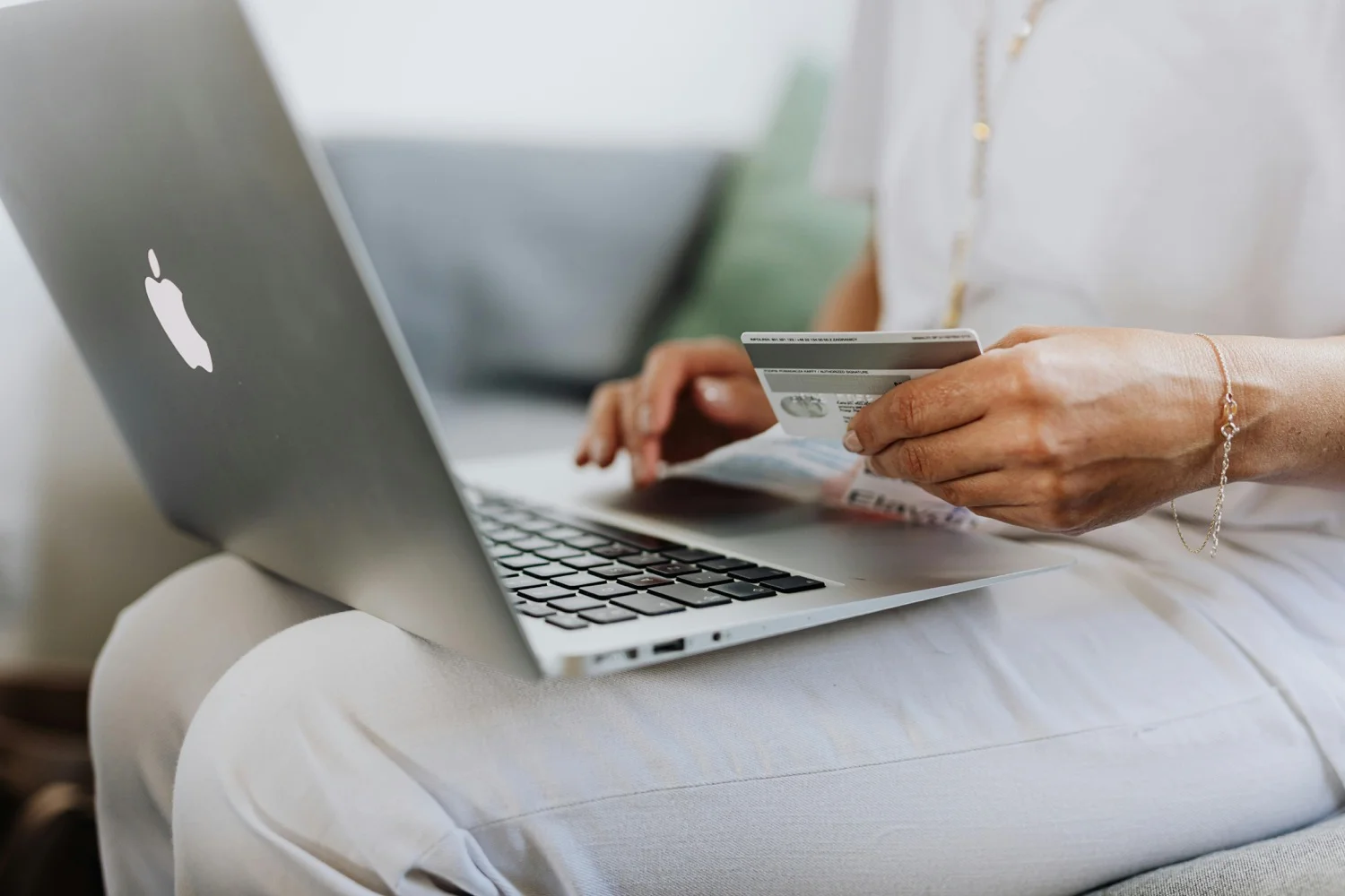 ¿Cómo evitar estafas al comprar en Internet?