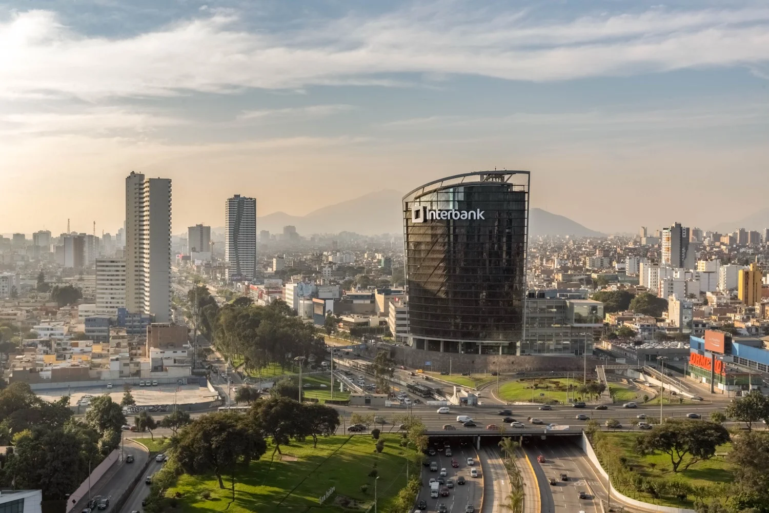 Interbank lleva la IA de Anthropic al corazón del banco