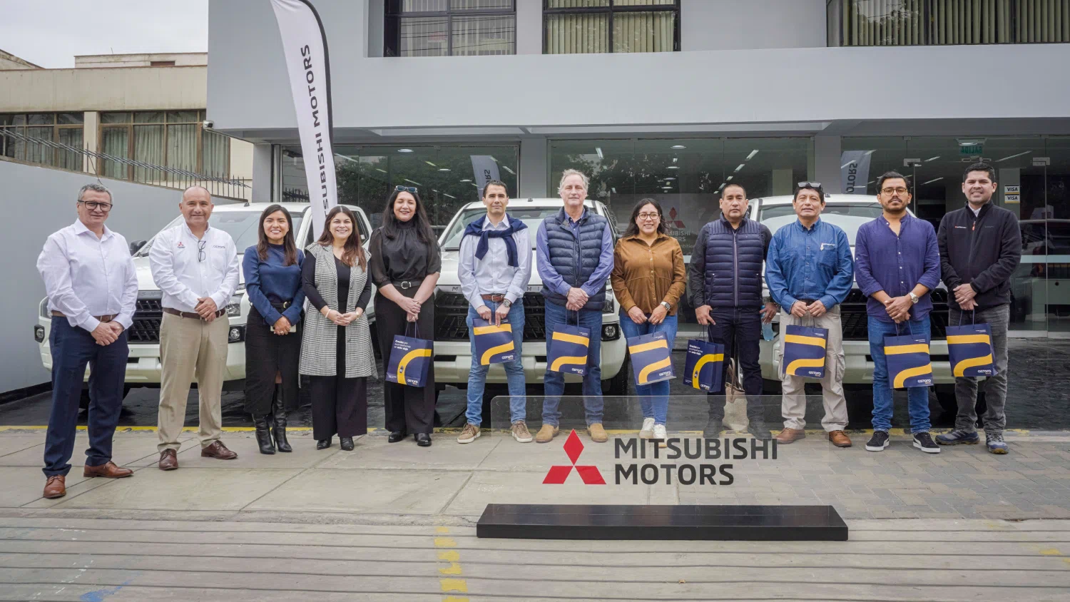 Entrega Mitsubishi L200 automáticas refuerza la flota de SMTM Perú