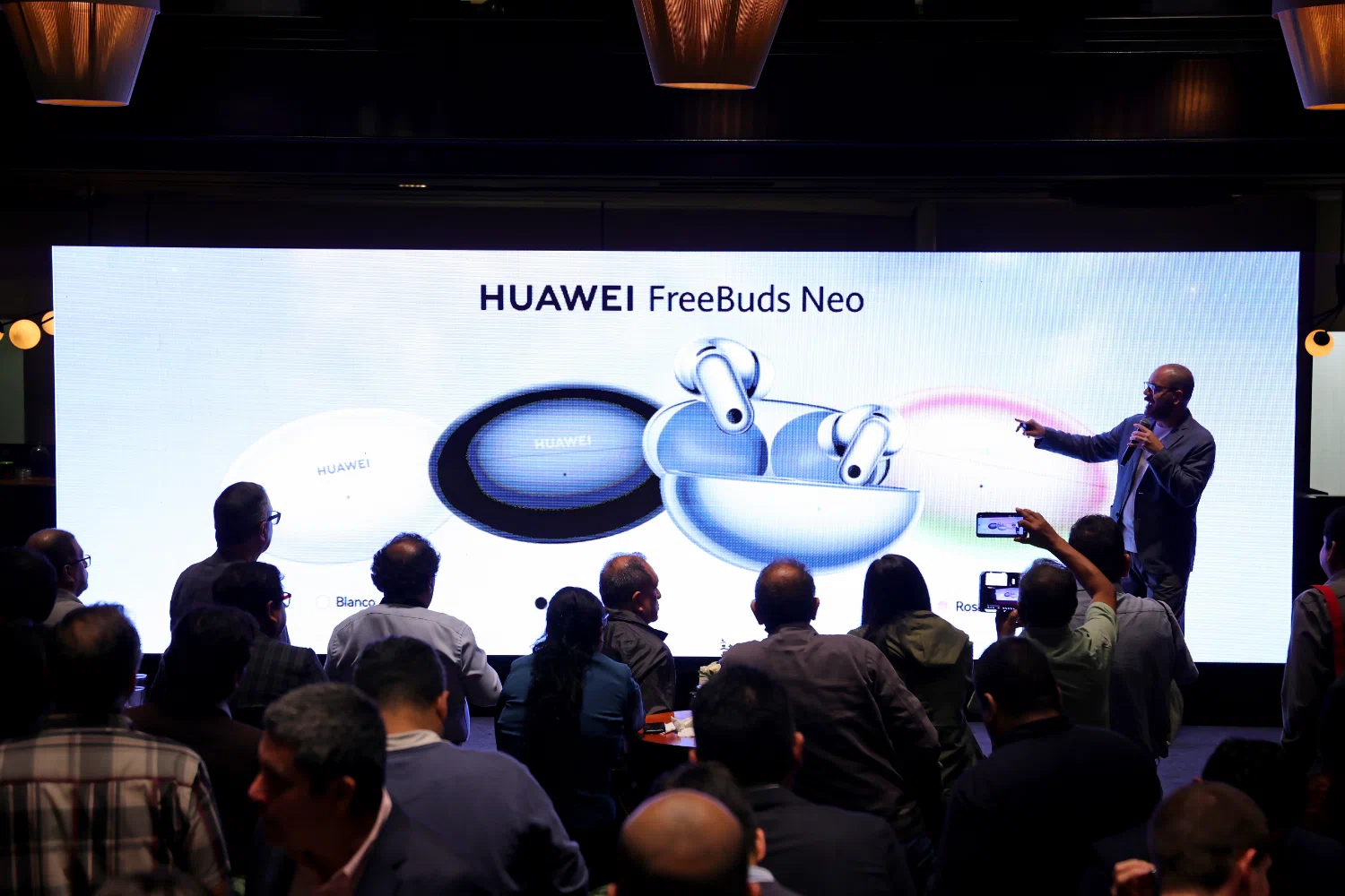 Huawei presenta en Perú dispositivos de salud y productividad