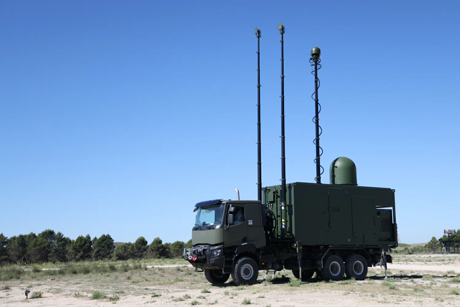 Indra presenta defensa aérea integrada y anticrón en MSPO