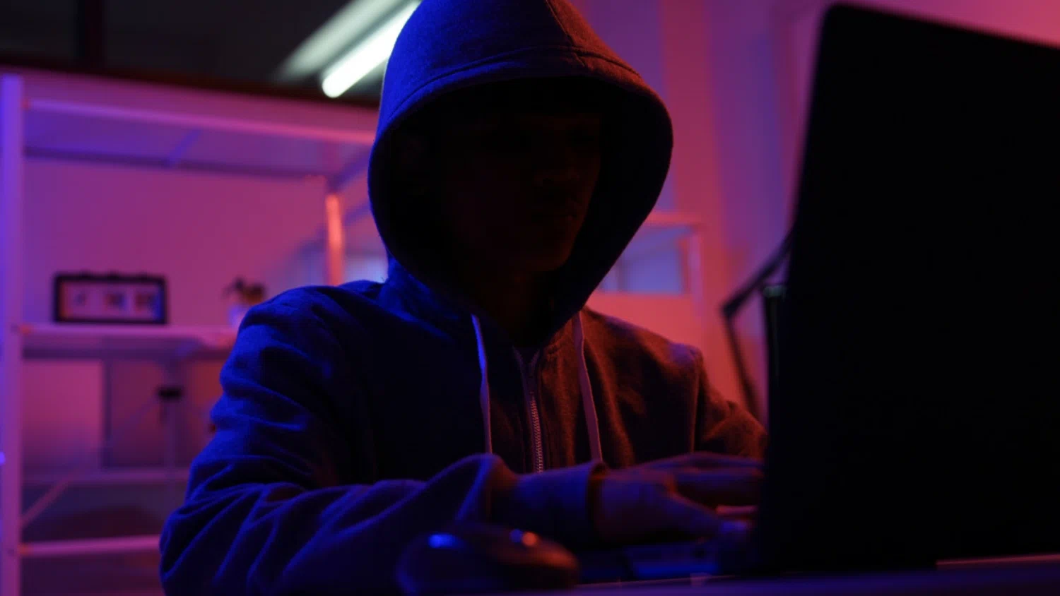 Malware infostealer roba sesiones en Claude