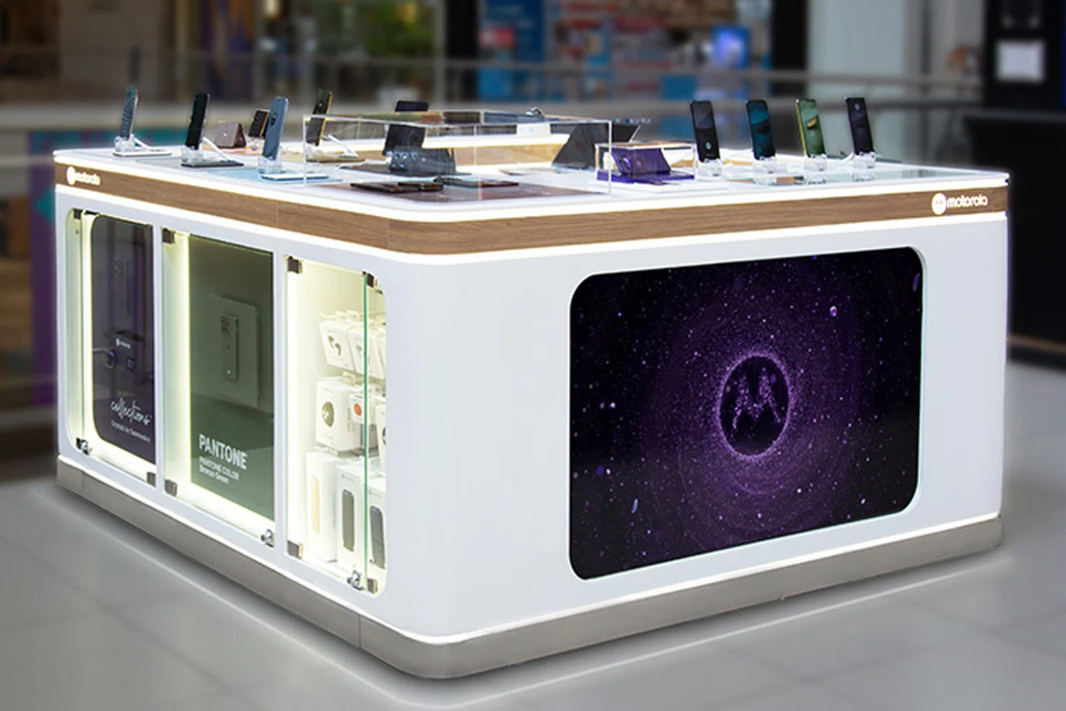 Motorola abre su primer Motorola Store en Perú