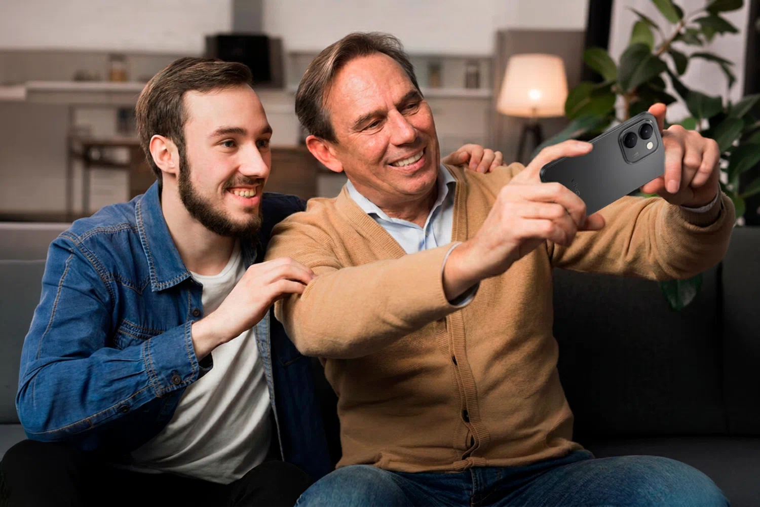 Smartphone apoya a adultos mayores en su vida diaria