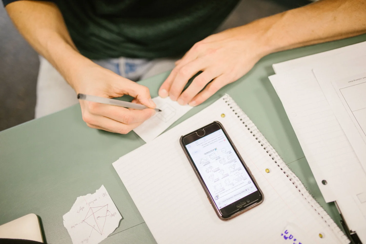 Aprende desde el m&oacute;vil: Khan Academy, Coursera y m&aacute;s con 5G
