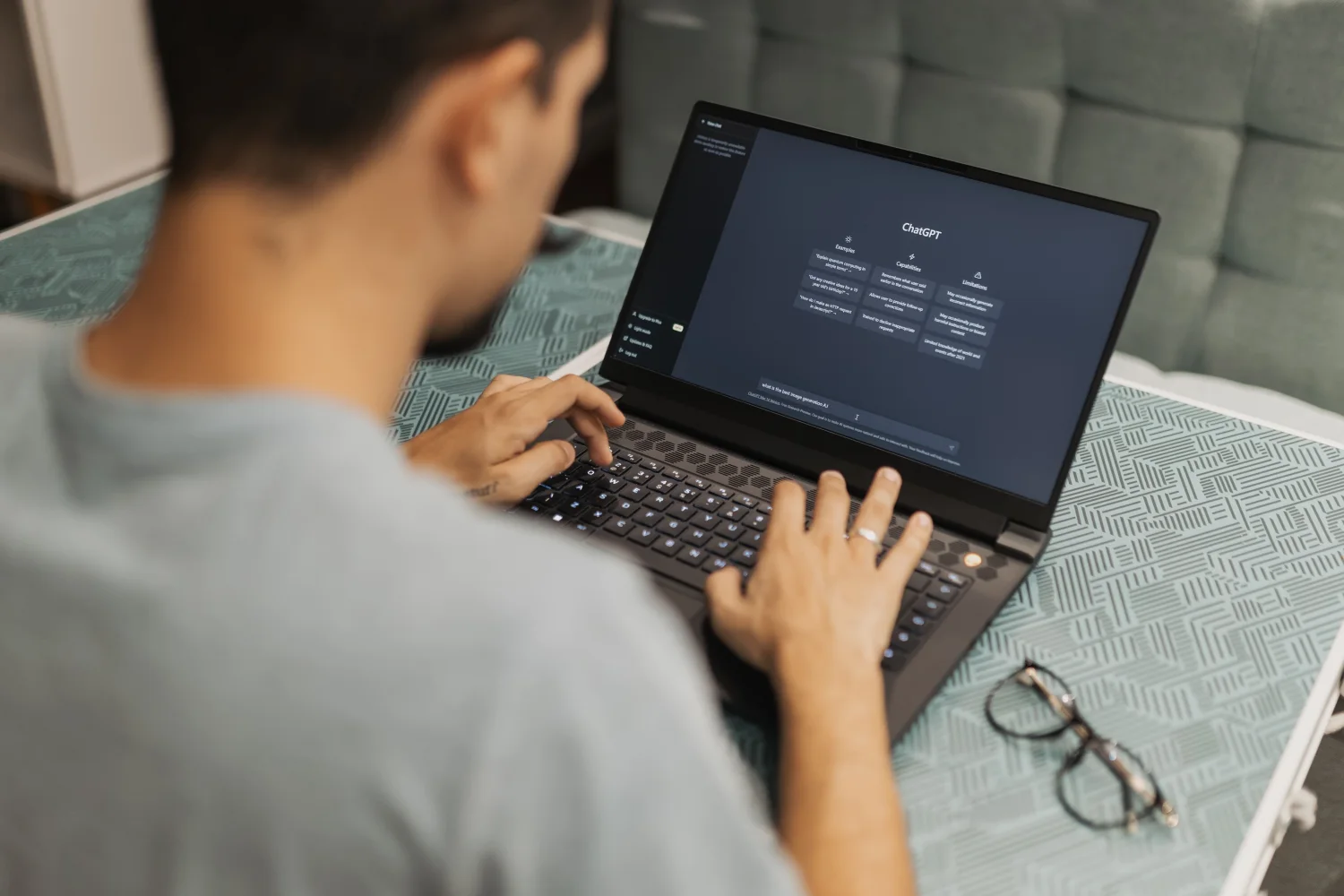 Cinco claves para optimizar ChatGPT y Gemini, seg&uacute;n Servinformaci&oacute;n