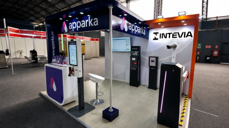 Intevia valida tecnología de estacionamientos en Apparka en Perú