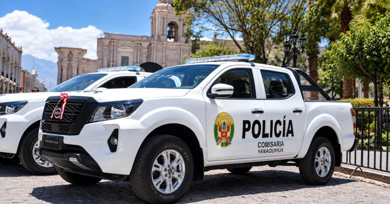 Nissan Frontier entrega 100 camionetas a la PNP para Arequipa