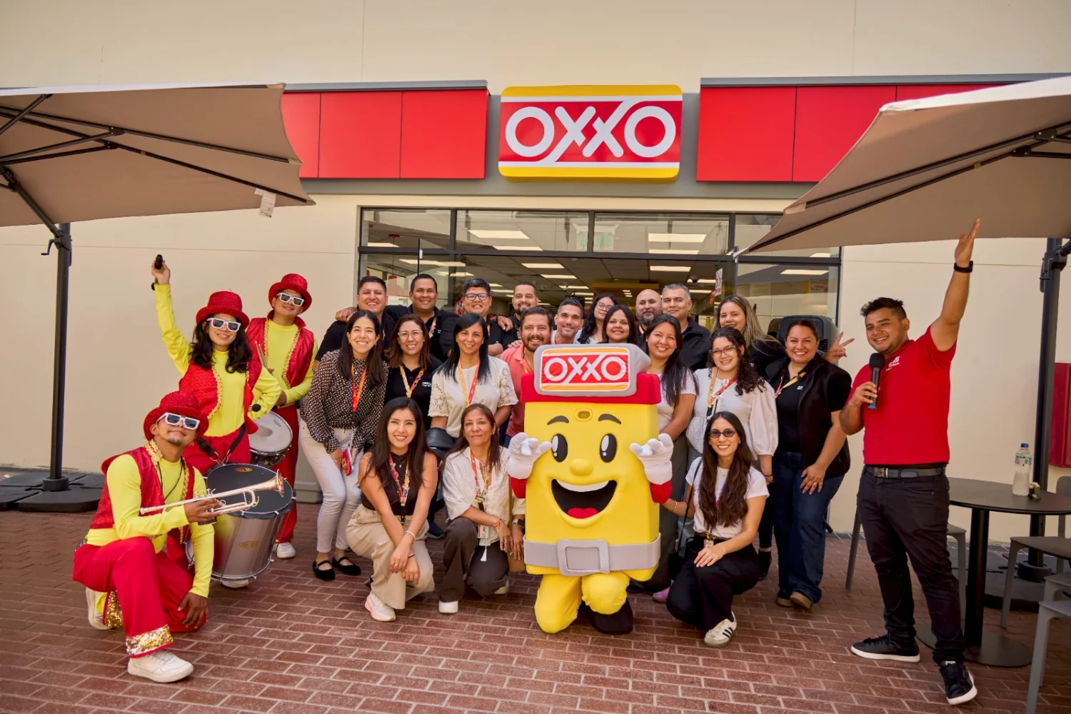 OXXO abre dos locales en Lima
