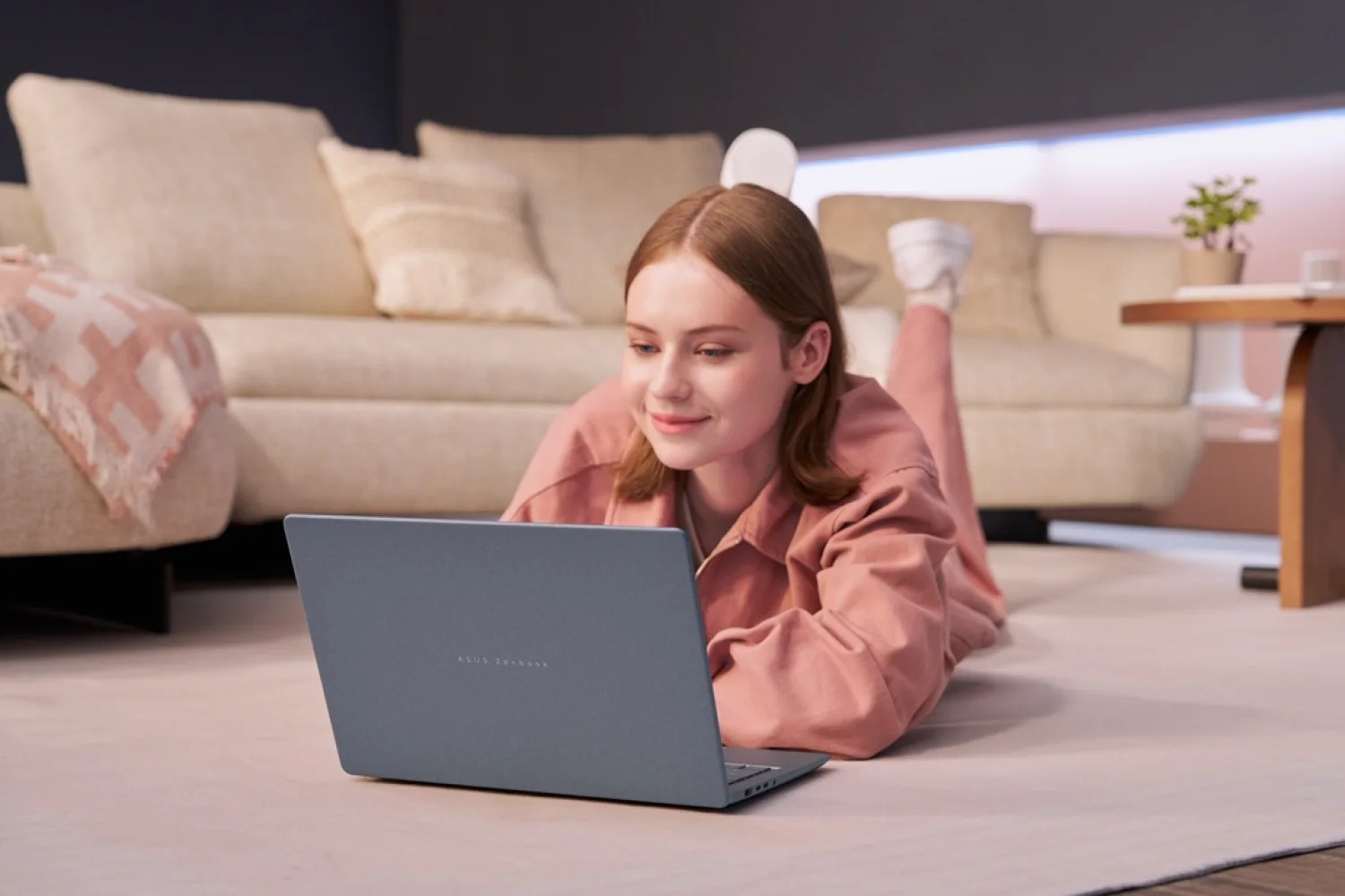 Zenbook 14 con Ceraluminum: ligereza, IA y OLED en Perú